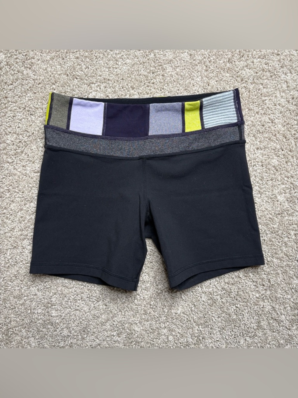 Lululemon Reverse Groove Short